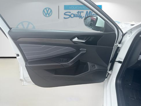 Used 2025 Volkswagen Jetta SEL FWD image 20