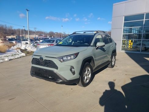 Used 2019 Toyota RAV4 XLE image 3