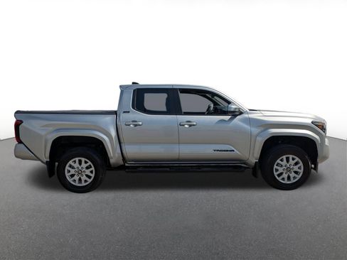 Used 2025 Toyota Tacoma SR5 image 2