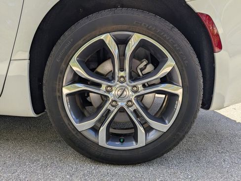 Used 2025 Chrysler Pacifica Pinnacle w/ Trailer Tow Group image 17