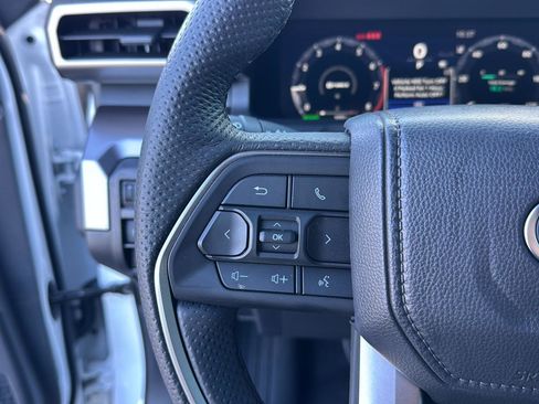 Used 2025 Toyota Tacoma TRD Off-Road image 16