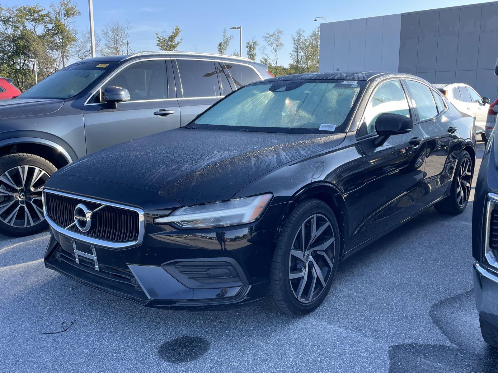 Used 2020 Volvo S60 T5 Momentum FWD image 2