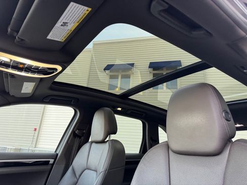 Used 2018 Porsche Cayenne S image 15