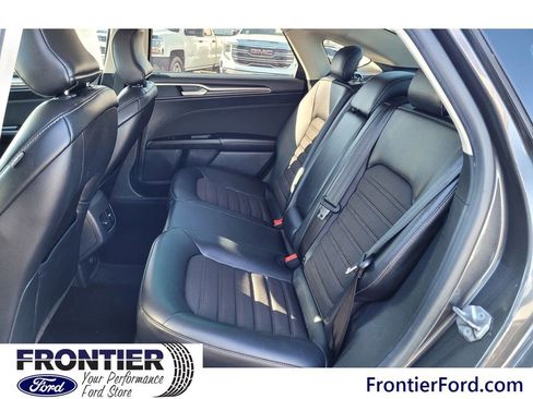 Used 2017 Ford Fusion SE w/ Equipment Group 201A image 11