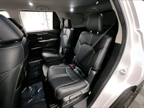 Used 2025 Honda Pilot EX-L image 24