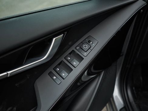 New 2026 Kia Niro Wind FWD image 19