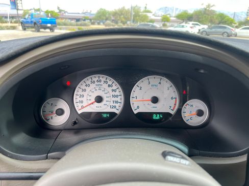 Used 2005 Chrysler Town & Country Touring w/ Trailer Tow Group image 10