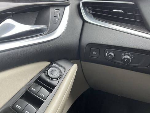 Used 2019 Buick Enclave Essence image 14