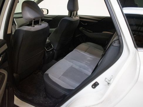 Used 2025 Subaru Outback Premium AWD/4WD image 23