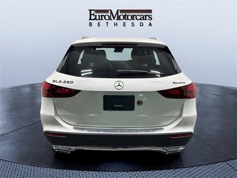 Used 2025 Mercedes-Benz GLA 250 4MATIC image 4
