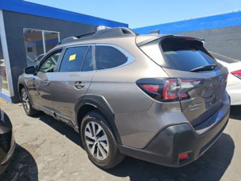 Used 2024 Subaru Outback Premium AWD/4WD image 5