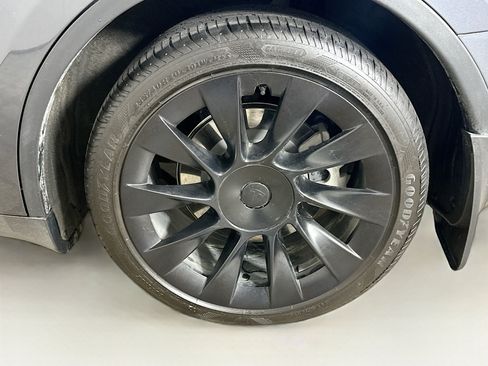 Used 2021 Tesla Model Y Long Range AWD/4WD image 11