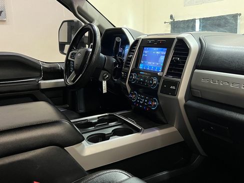 Used 2021 Ford F250 Lariat w/ Lariat Value Package image 17