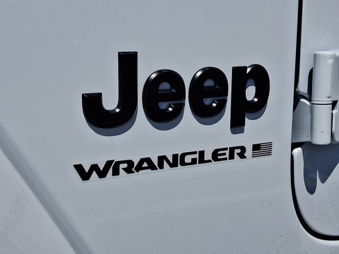New 2026 Jeep Wrangler Unlimited Sahara AWD/4WD image 17