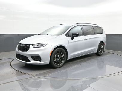 Used 2026 Chrysler Pacifica Limited w/ S Appearance Package