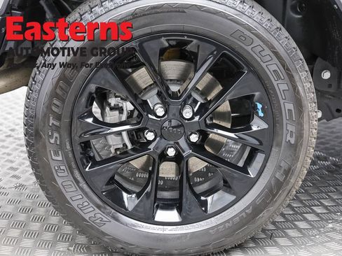 Used 2022 Jeep Wrangler Unlimited Sahara w/ Cold Weather Group AWD/4WD image 29