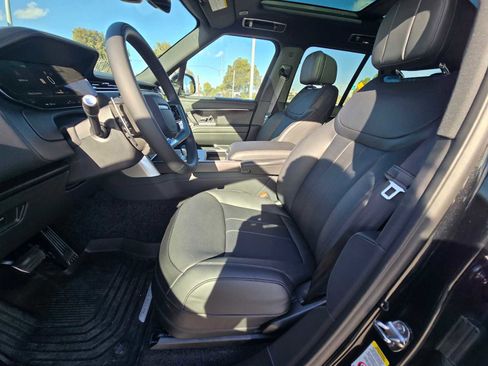 New 2025 Land Rover Range Rover SE image 24