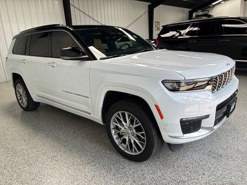 Used 2025 Jeep Grand Cherokee L Summit w/ Advanced Protech Group IV AWD/4WD image 4