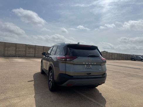 Certified 2023 Nissan Rogue SV w/ SV Premium B Package FWD image 17