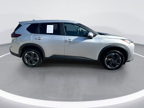 Used 2024 Nissan Rogue SV FWD image 3