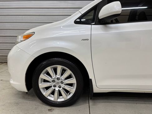 Used 2016 Toyota Sienna XLE Premium AWD/4WD image 4