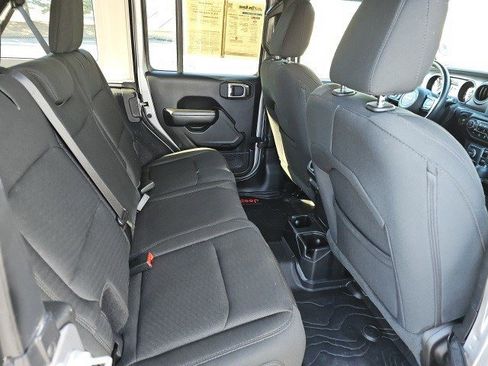 Used 2019 Jeep Wrangler Unlimited Sport S image 16