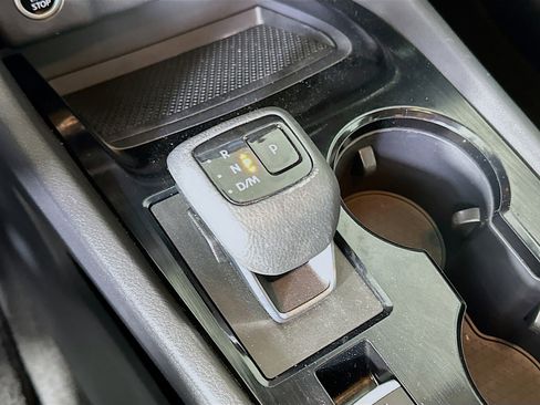 Used 2023 Nissan Rogue SV image 24