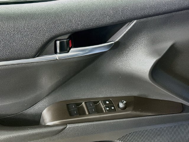 Used 2024 Toyota Camry SE w/ Cold Weather Package FWD image 21