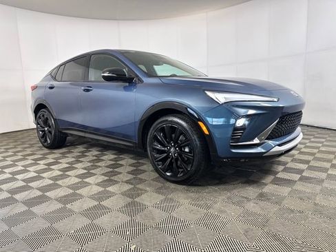 Used 2024 Buick Envista Sport Touring w/ Convenience I Package image 2