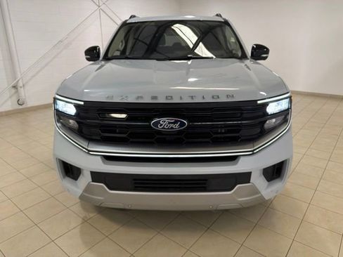 Used 2025 Ford Expedition Platinum AWD/4WD image 9