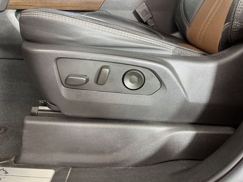 Used 2024 Chevrolet Silverado 3500 High Country w/ Technology Package image 25