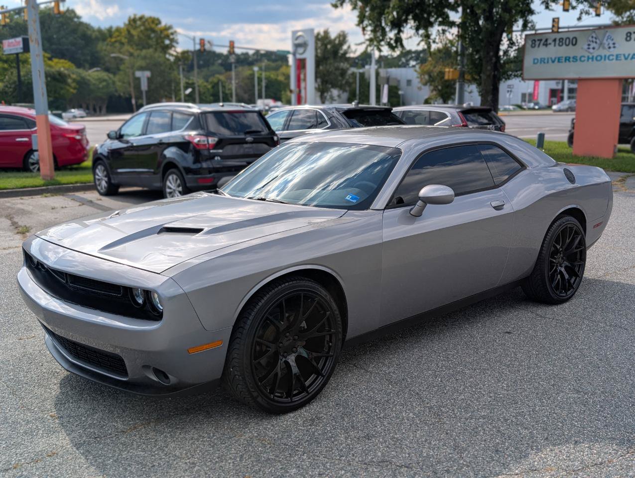 Used 2016 Dodge Challenger SXT RWD image 2