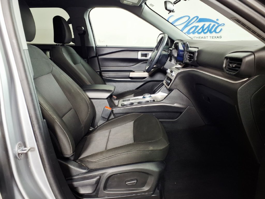 Used 2024 Ford Explorer XLT RWD image 12
