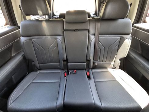Used 2025 Hyundai Santa Fe SEL FWD image 40
