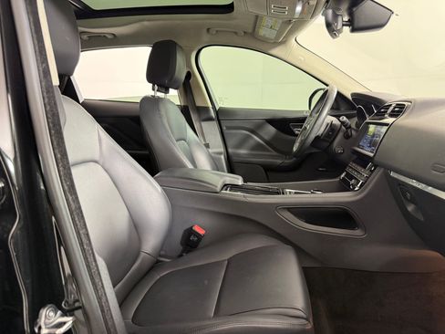 Used 2020 Jaguar F-PACE Premium image 25