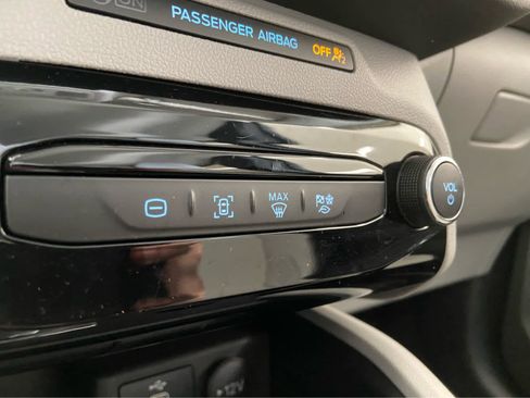 Used 2025 Ford Escape SE image 38