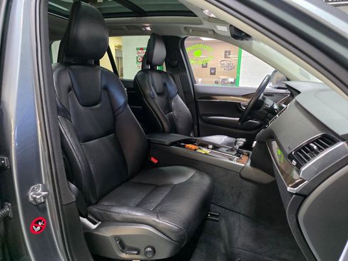 Used 2018 Volvo XC90 T6 Momentum w/ Convenience Package AWD/4WD image 25
