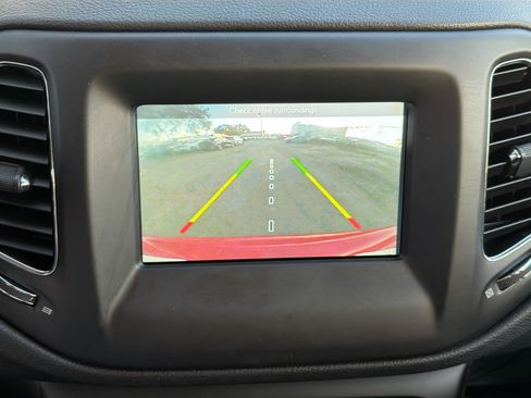 Used 2018 Jeep Compass Latitude w/ Popular Equipment Group image 32