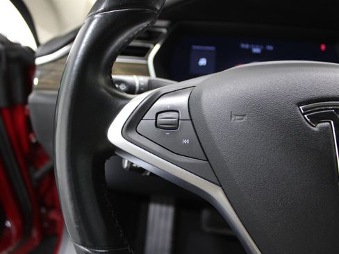 Used 2015 Tesla Model S 70 image 9