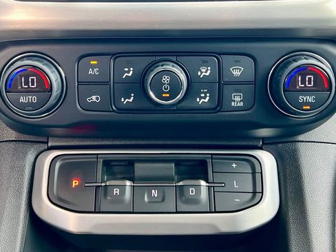 Used 2022 GMC Acadia SLE image 32