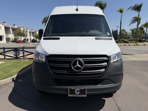 Used 2022 Mercedes-Benz Sprinter 2500 image 8