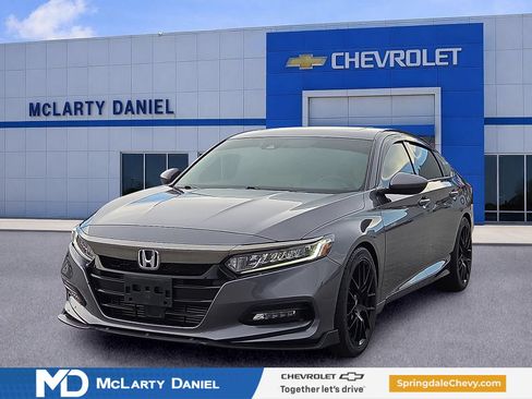 Used 2018 Honda Accord Sport image 2