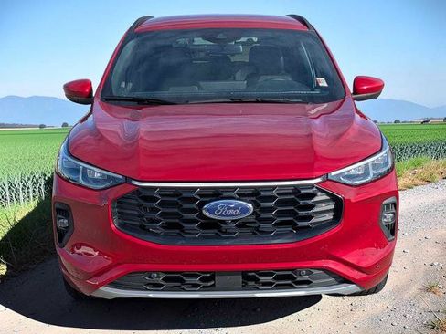 Certified 2024 Ford Escape ST-Line Elite AWD/4WD image 9