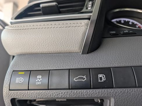Used 2018 Toyota Camry SE FWD image 39
