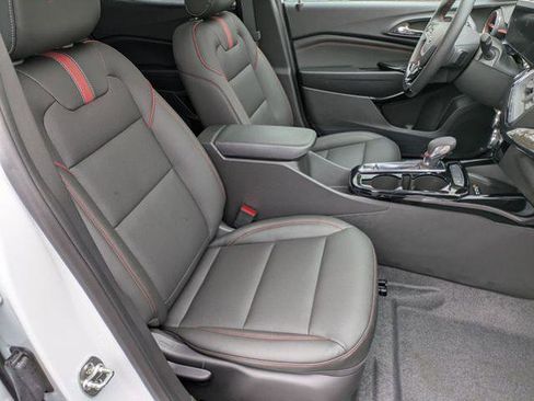 New 2026 Chevrolet Trax RS w/ Sunroof Package FWD image 28