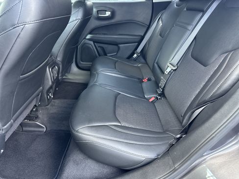 Used 2018 Jeep Compass Latitude w/ Popular Equipment Group FWD image 23