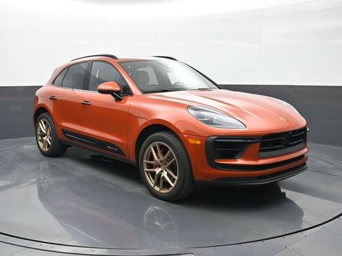 Certified 2023 Porsche Macan S AWD/4WD image 24