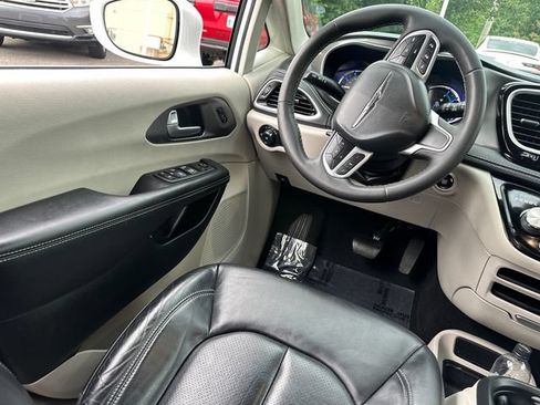 Used 2022 Chrysler Pacifica Touring-L FWD image 20