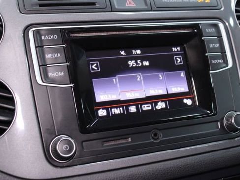 Used 2017 Volkswagen Tiguan Limited w/ Alloy Wheels Package image 14