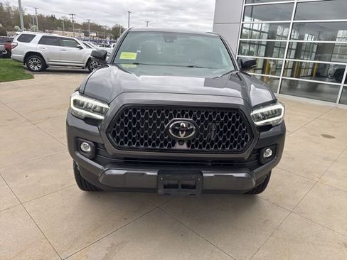 Used 2022 Toyota Tacoma Limited image 2